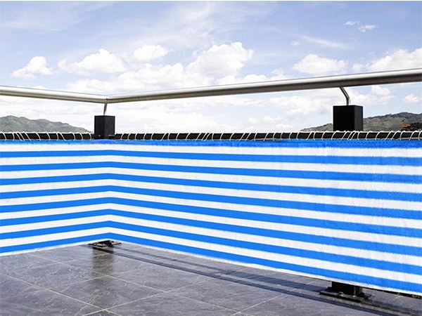 Hot products in Europe 2024 Fashion knitting striped fence screen for guardrail